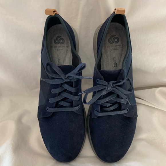 Clarks Cloudsteppers blue 'Step Move Fly' sneakers - Picture 2 of 10